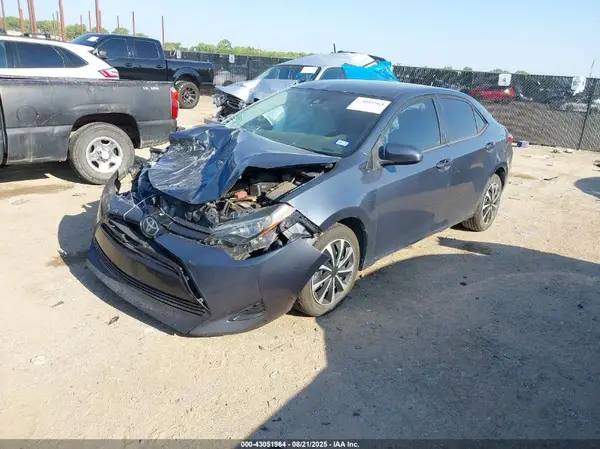 5YFBURHEXHP676765 2017 TOYOTA COROLLA - Image 2