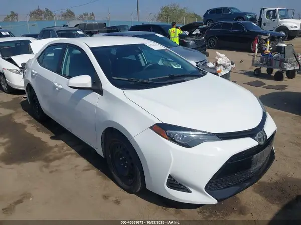5YFBURHEXHP677088 2017 TOYOTA COROLLA - Image 1