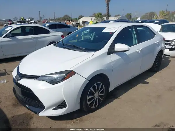 5YFBURHEXHP677088 2017 TOYOTA COROLLA - Image 2