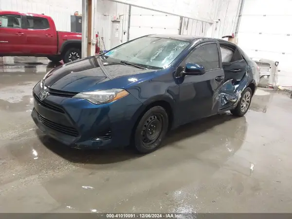 5YFBURHEXHP678029 2017 TOYOTA COROLLA - Image 2