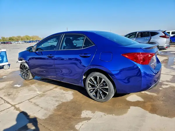 5YFBURHEXHP679777 2017 TOYOTA COROLLA - Image 2