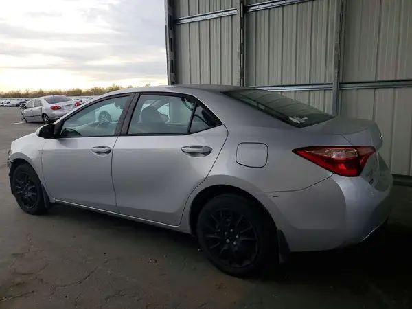 5YFBURHEXHP681948 2017 TOYOTA COROLLA - Image 2