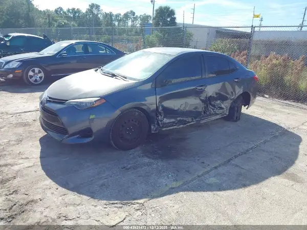 5YFBURHEXHP684154 2017 TOYOTA COROLLA - Image 2