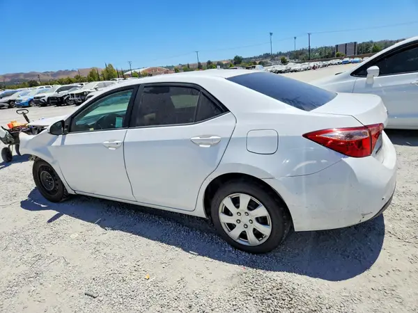 5YFBURHEXHP684199 2017 TOYOTA COROLLA - Image 2
