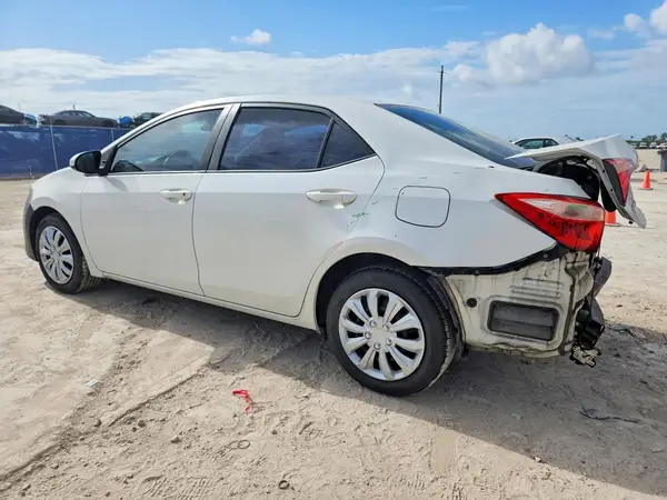 5YFBURHEXHP686311 2017 TOYOTA COROLLA - Image 2