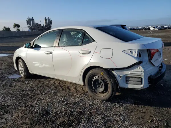 5YFBURHEXHP688804 2017 TOYOTA COROLLA - Image 2