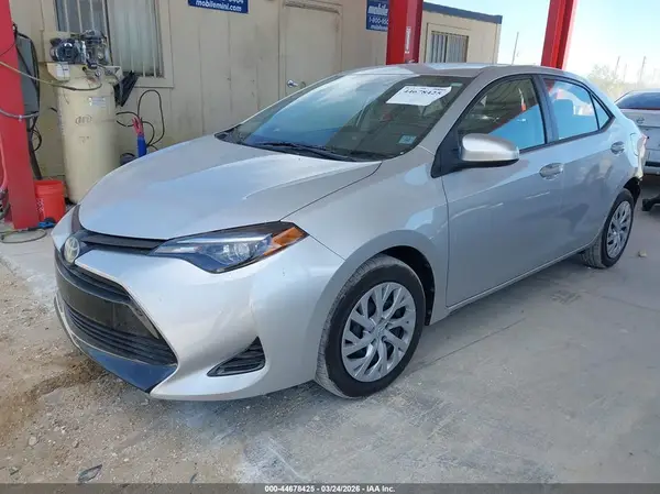 5YFBURHEXHP689192 2017 TOYOTA COROLLA - Image 2