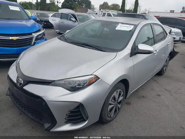 5YFBURHEXHP689435 2017 TOYOTA COROLLA - Image 2