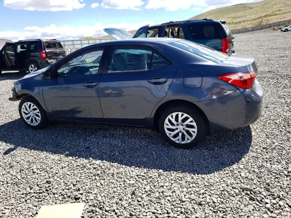 5YFBURHEXHP689855 2017 TOYOTA COROLLA - Image 2