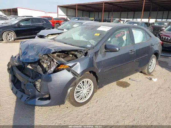5YFBURHEXHP692142 2017 TOYOTA COROLLA - Image 2