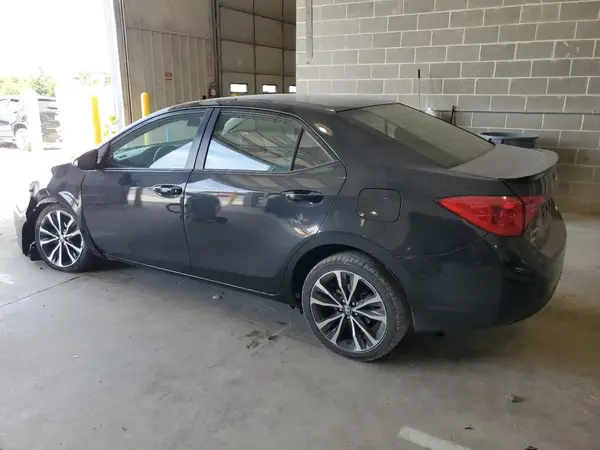 5YFBURHEXHP692979 2017 TOYOTA COROLLA - Image 2