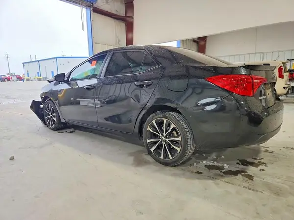 5YFBURHEXHP693338 2017 TOYOTA COROLLA - Image 2