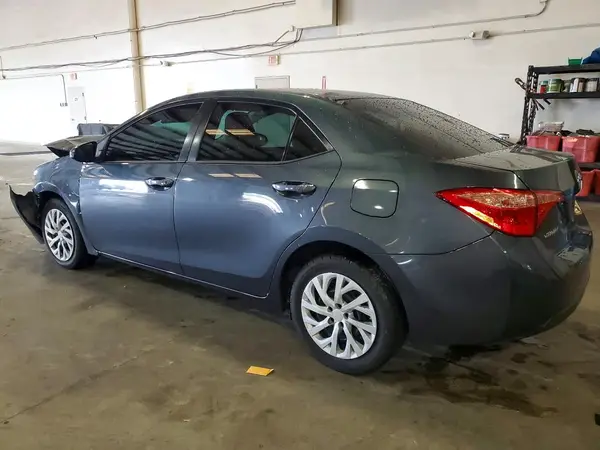 5YFBURHEXHP696353 2017 TOYOTA COROLLA - Image 2