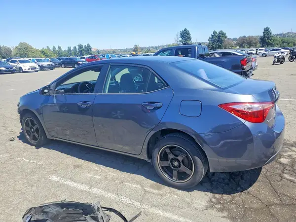 5YFBURHEXHP699866 2017 TOYOTA COROLLA - Image 2