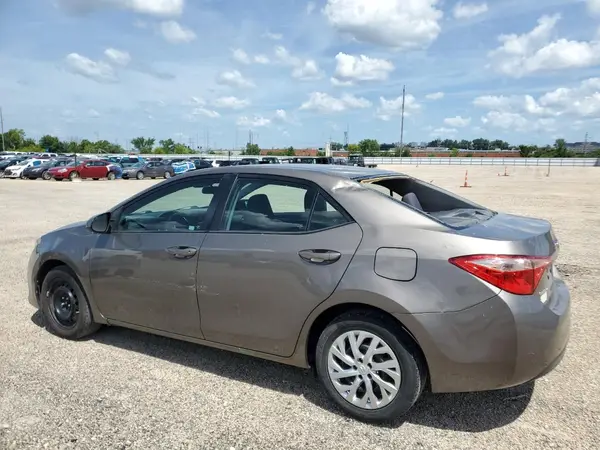 5YFBURHEXHP700126 2017 TOYOTA COROLLA - Image 2