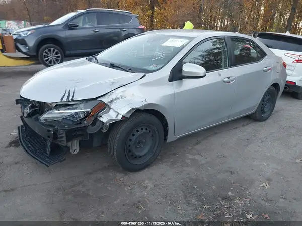 5YFBURHEXHP700580 2017 TOYOTA COROLLA - Image 2