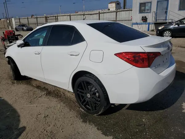 5YFBURHEXHP701390 2017 TOYOTA COROLLA - Image 2
