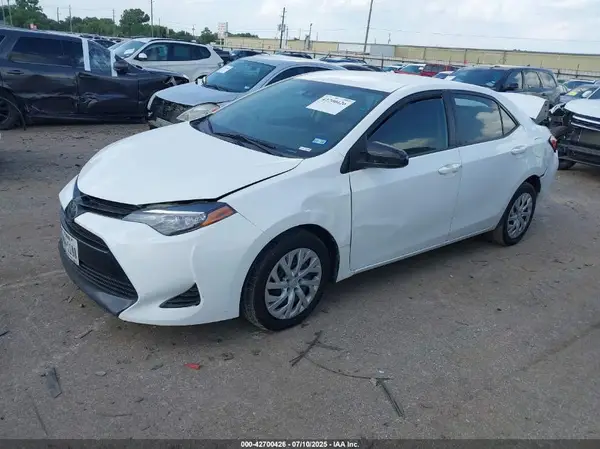 5YFBURHEXHP702829 2017 TOYOTA COROLLA - Image 2