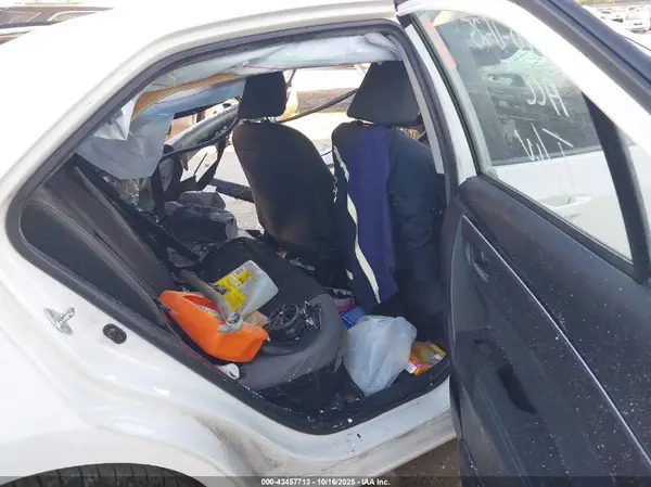 5YFBURHEXHP702975 2017 TOYOTA COROLLA - Image 8