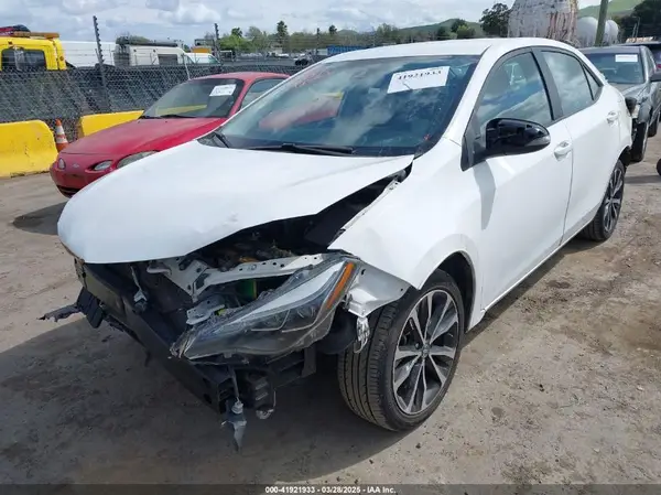 5YFBURHEXHP703091 2017 TOYOTA COROLLA - Image 2
