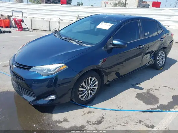 5YFBURHEXHP703429 2017 TOYOTA COROLLA - Image 2