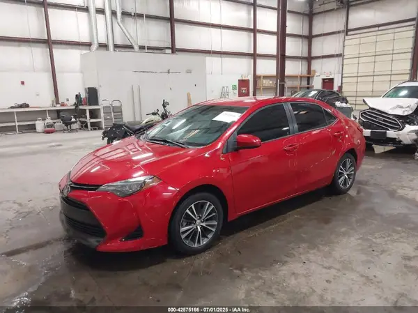 5YFBURHEXHP704175 2017 TOYOTA COROLLA - Image 2