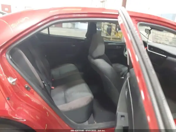 5YFBURHEXHP704175 2017 TOYOTA COROLLA - Image 8