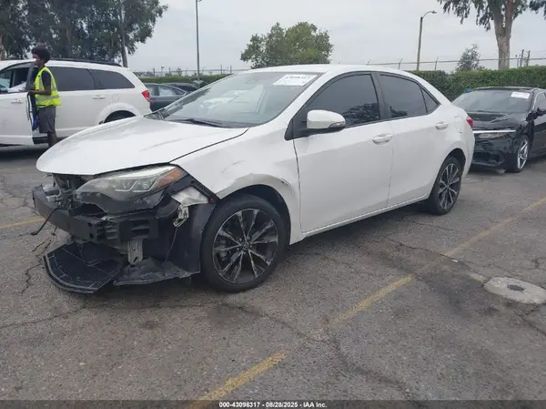 5YFBURHEXHP706590 2017 TOYOTA COROLLA - Image 2