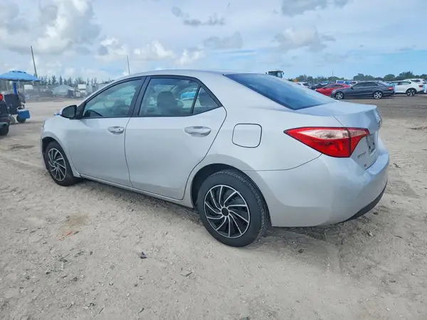 5YFBURHEXHP707593 2017 TOYOTA COROLLA - Image 2