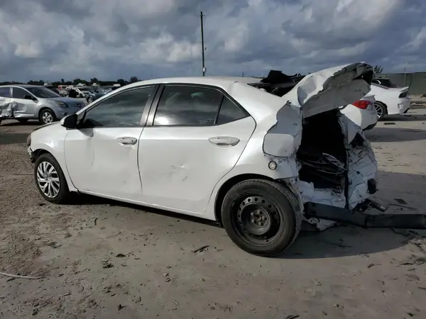 5YFBURHEXHP709019 2017 TOYOTA COROLLA - Image 2
