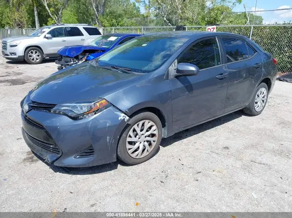 5YFBURHEXHP709540 2017 TOYOTA COROLLA - Image 2
