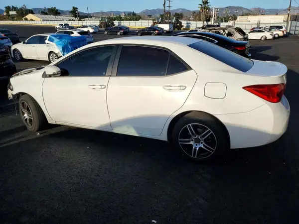 5YFBURHEXHP709571 2017 TOYOTA COROLLA - Image 2