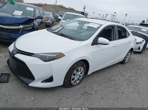 5YFBURHEXHP714043 2017 TOYOTA COROLLA - Image 2