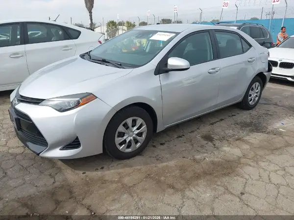 5YFBURHEXHP715757 2017 TOYOTA COROLLA - Image 2