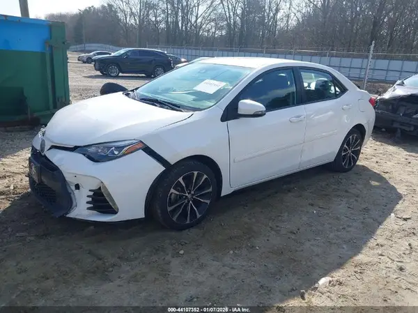 5YFBURHEXHP716018 2017 TOYOTA COROLLA - Image 2