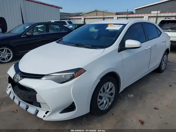 5YFBURHEXHP717265 2017 TOYOTA COROLLA - Image 2