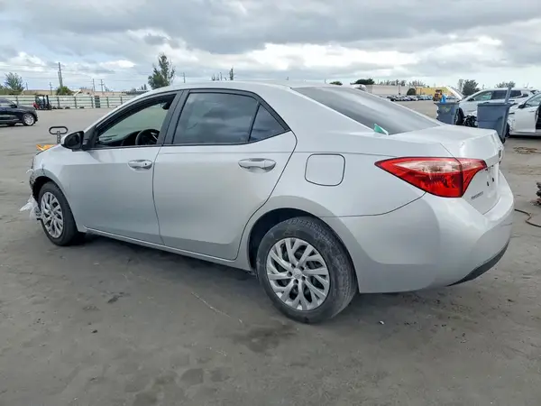 5YFBURHEXHP723406 2017 TOYOTA COROLLA - Image 2