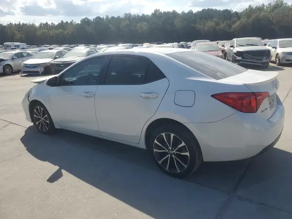 5YFBURHEXHP724118 2017 TOYOTA COROLLA - Image 2