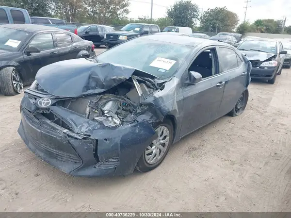 5YFBURHEXHP725429 2017 TOYOTA COROLLA - Image 2