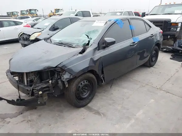 5YFBURHEXHP725818 2017 TOYOTA COROLLA - Image 2