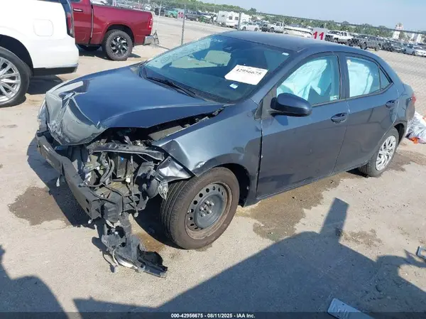 5YFBURHEXHP726743 2017 TOYOTA COROLLA - Image 2