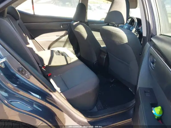 5YFBURHEXHP727035 2017 TOYOTA COROLLA - Image 8