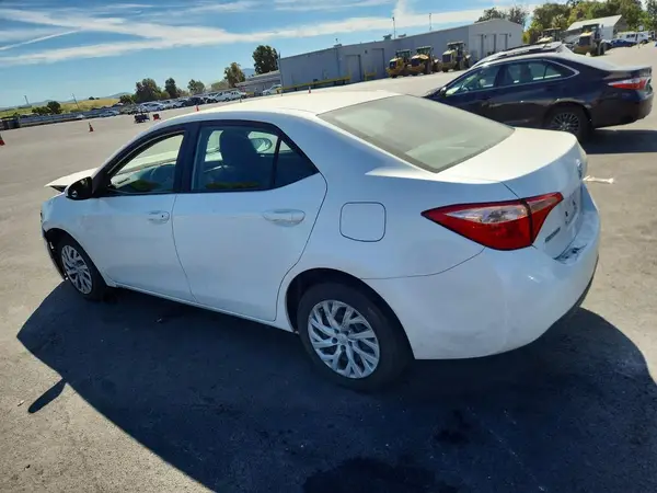 5YFBURHEXHP727357 2017 TOYOTA COROLLA - Image 2
