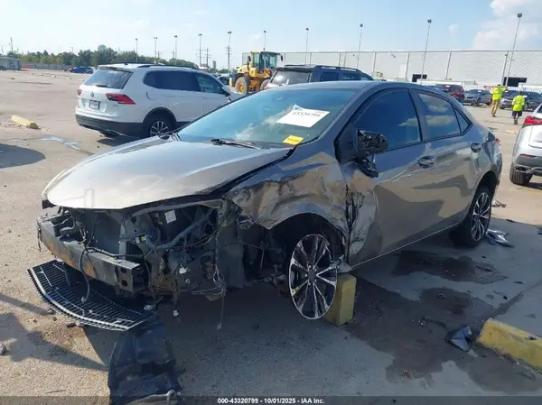 5YFBURHEXHP727438 2017 TOYOTA COROLLA - Image 2