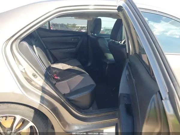5YFBURHEXHP727438 2017 TOYOTA COROLLA - Image 8