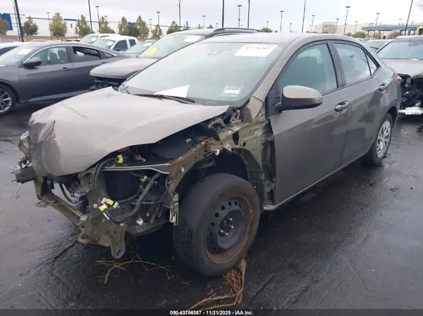 5YFBURHEXHP728167 2017 TOYOTA COROLLA - Image 2
