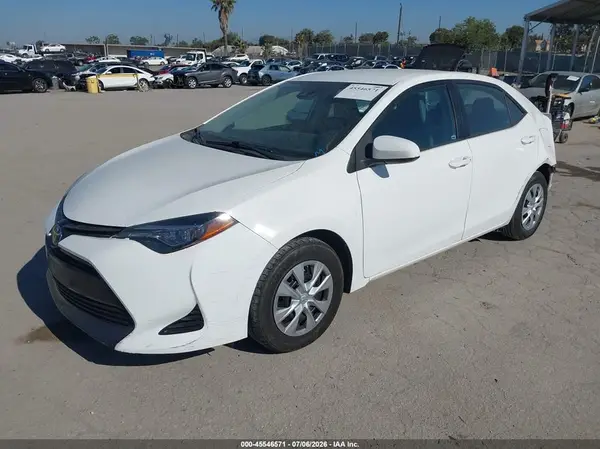5YFBURHEXHP732431 2017 TOYOTA COROLLA - Image 2