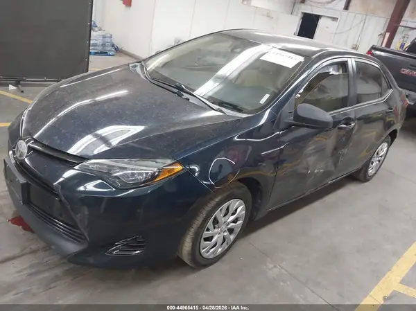 5YFBURHEXHP732543 2017 TOYOTA COROLLA - Image 2