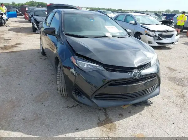 5YFBURHEXHP732588 2017 TOYOTA COROLLA - Image 1