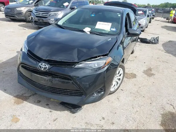 5YFBURHEXHP732588 2017 TOYOTA COROLLA - Image 2